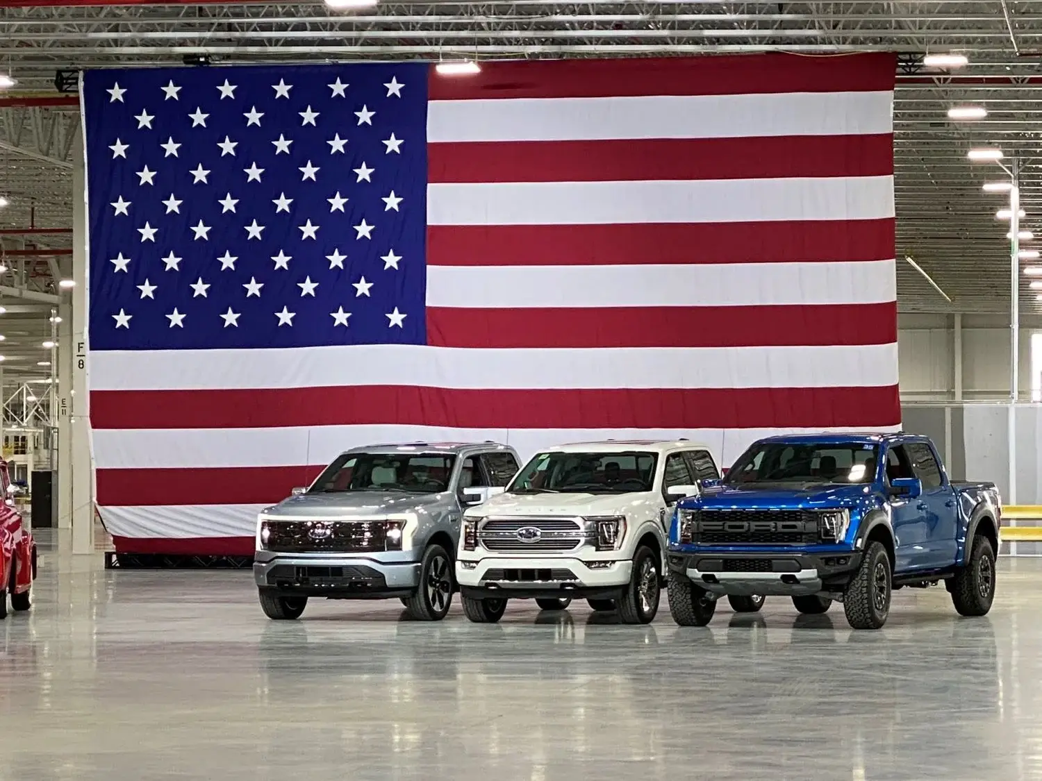 Các mẫu xe nhập Mỹ nổi bật trên đường phố Việt Nam