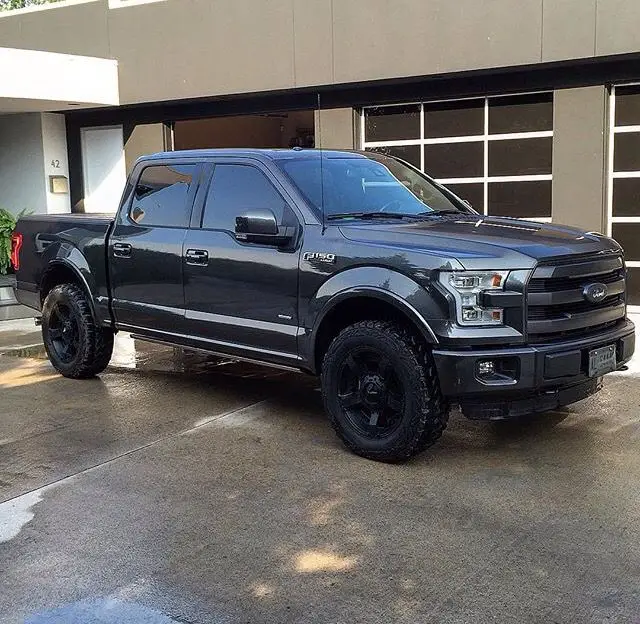 Xe bán tải Mỹ nhập khẩu Ford F-150 vượt địa hình