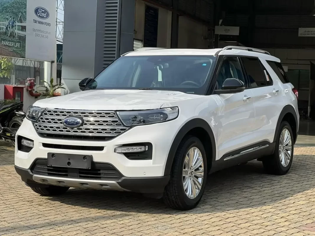 Ford Explorer SUV Mỹ cỡ lớn tại thị trường Việt Nam