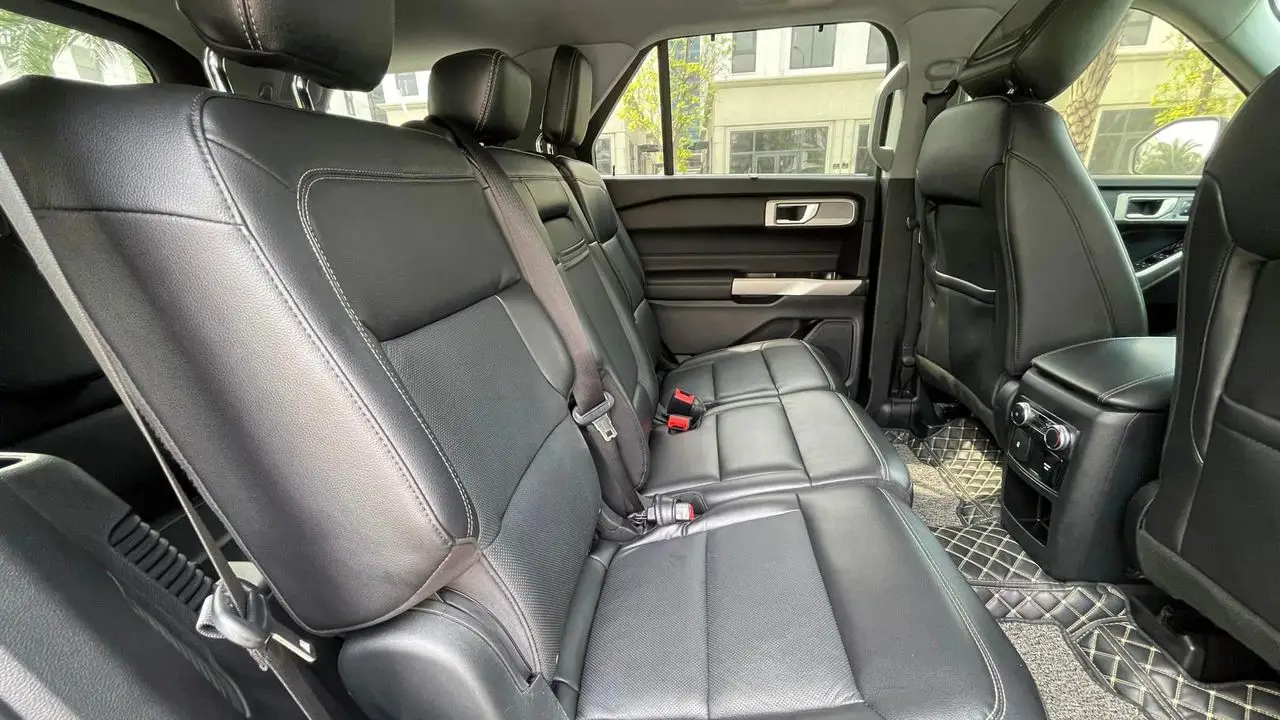 Hàng ghế sau Ford Explorer phù hợp gia đình