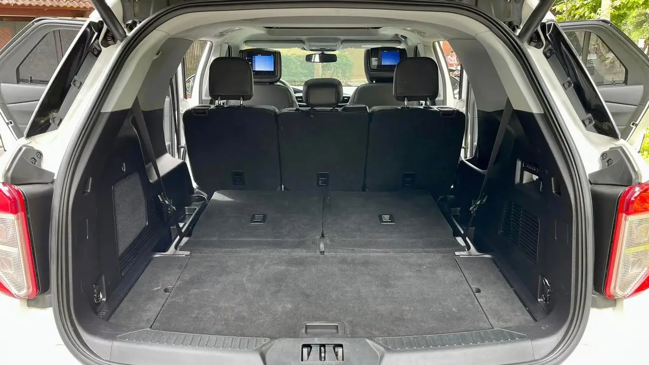 Ford Explorer 2024 có khoang hành lý với dùng tích tiêu chuẩn đạt 560 lít.
