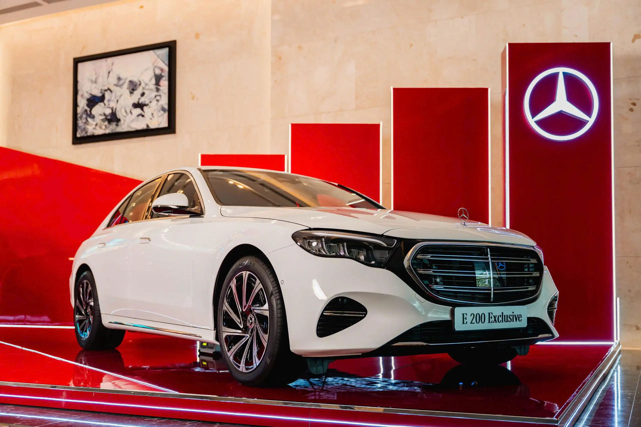 Mercedes E-Class mới thế hệ W214 tại sự kiện ra mắt