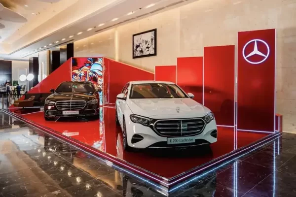 Mercedes E-Class mới trưng bày tại Hà Nội