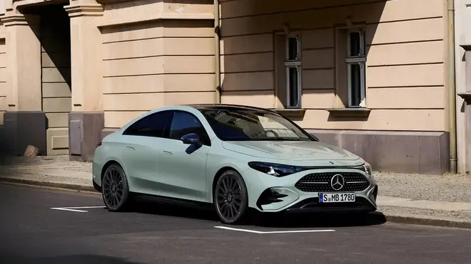 Ngoại thất Mercedes-Benz CLA 220 hybrid