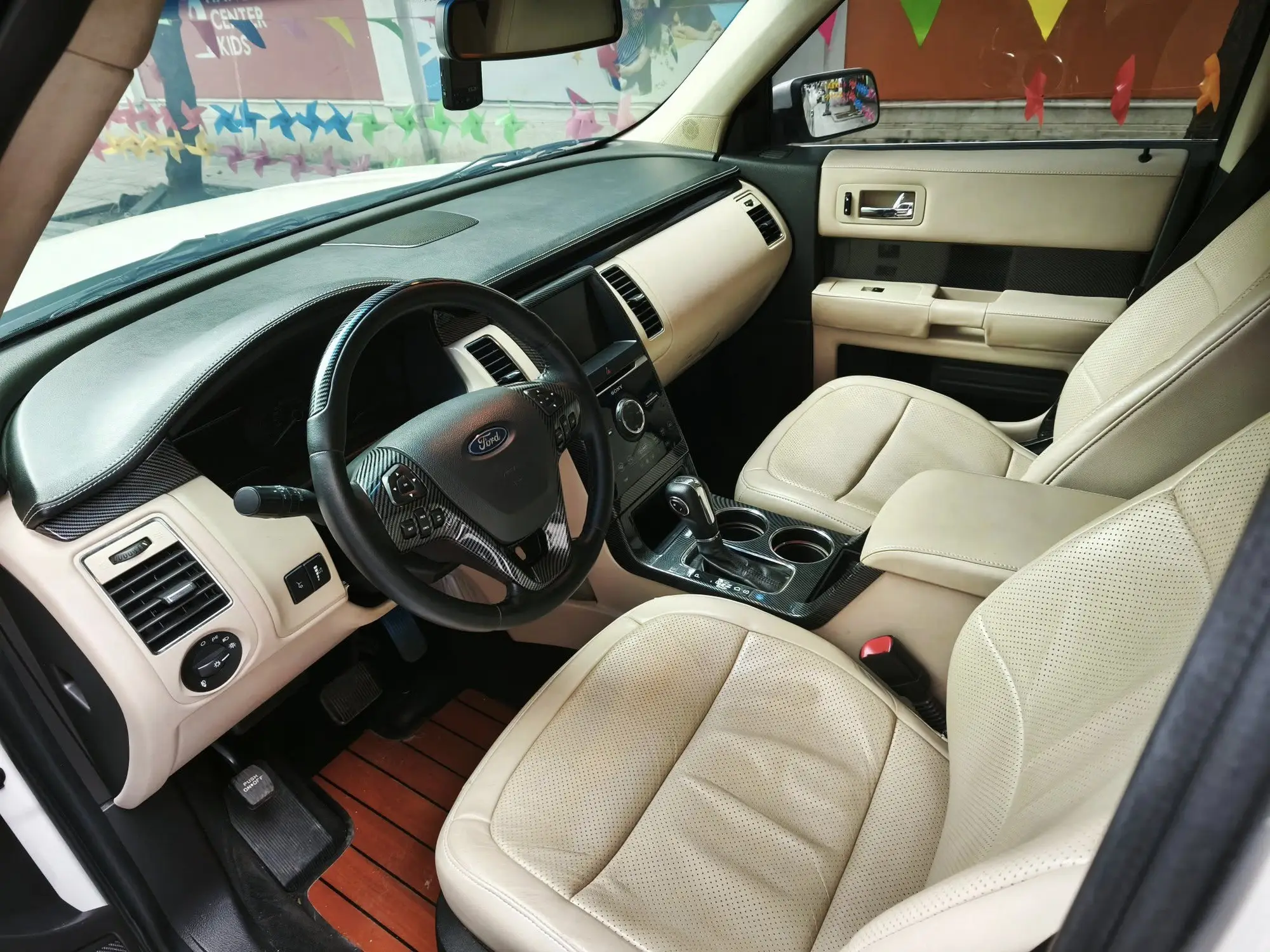 Khoang nội thất Ford Flex 6 chỗ ngồi