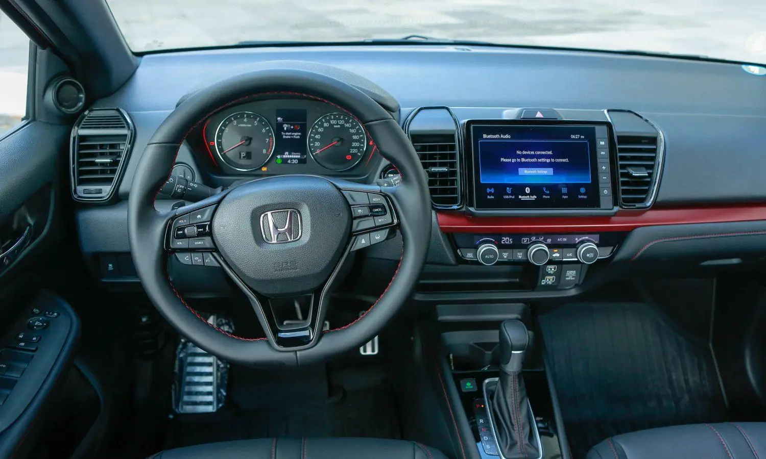 Nội thất Honda City eHEV Black Outshine với màn hình giải trí 8 inch