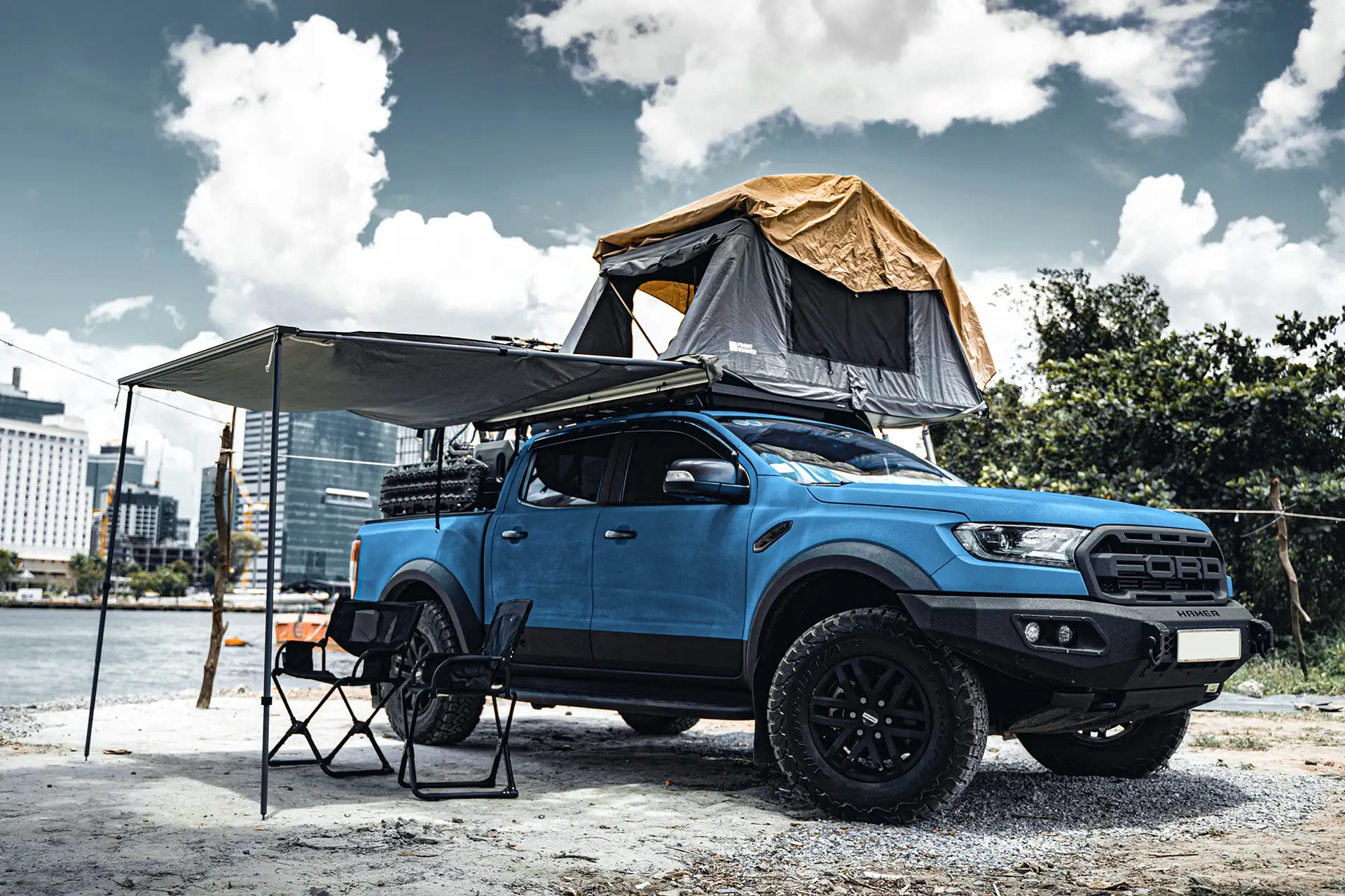 Gia đình Việt sử dụng xe bán tải Mỹ