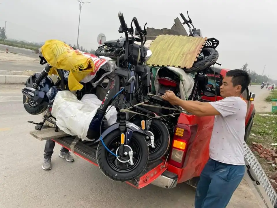 Xe bán tải Mỹ sử dụng trong hoạt động vận chuyển thực tế