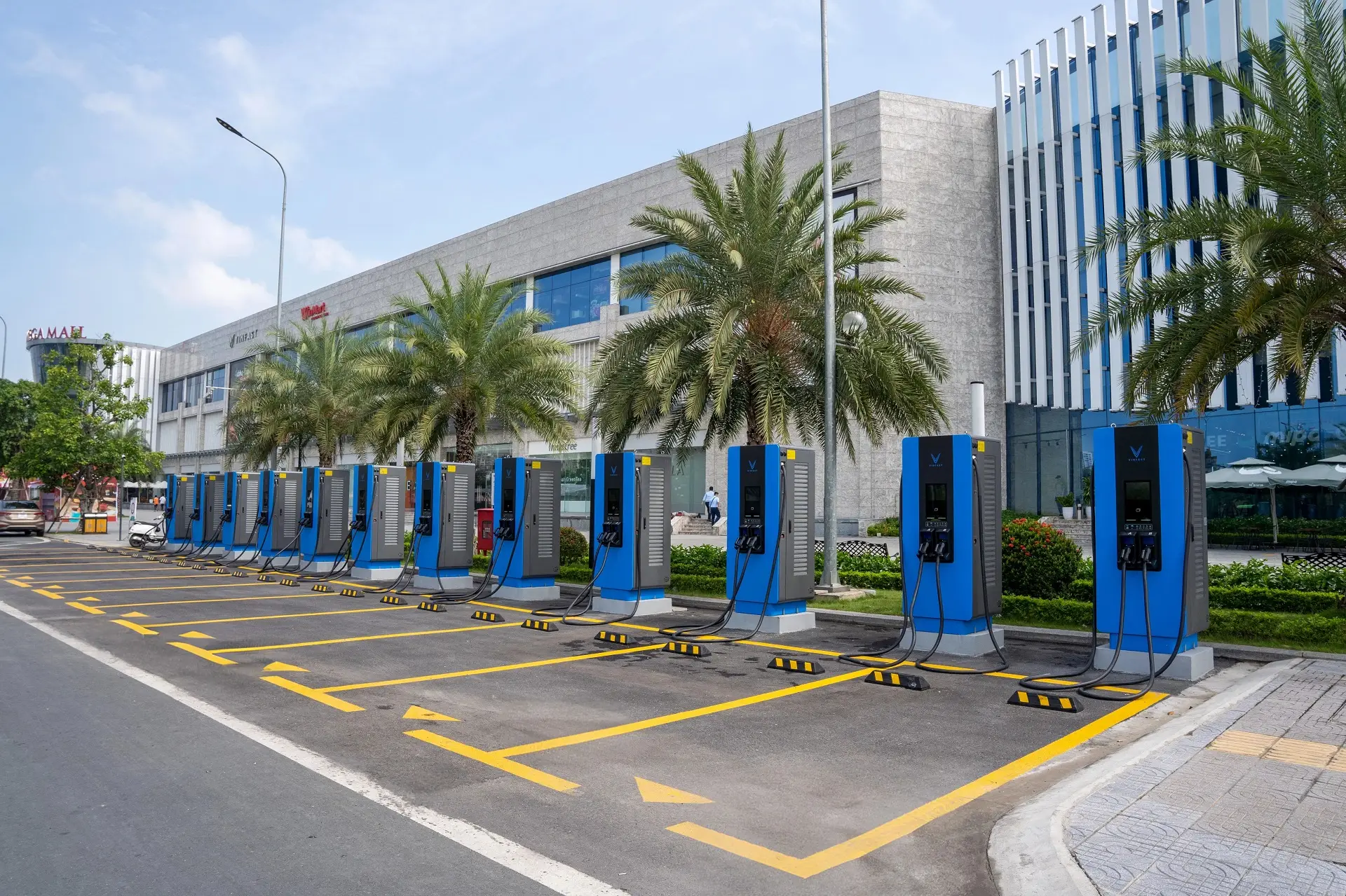 Hệ thống trạm sạc V-Green thực tế