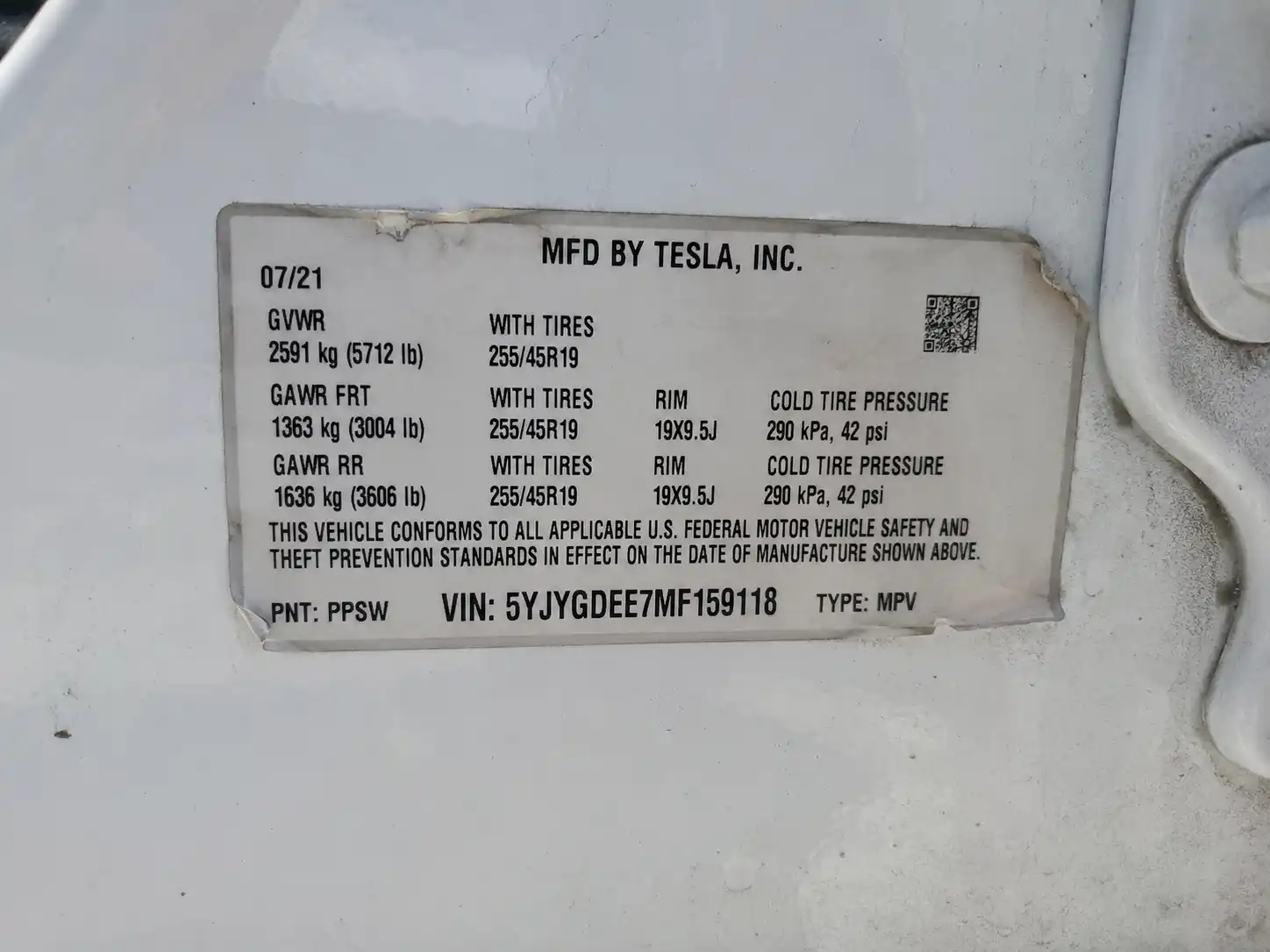 Soi chi tiết thông số mã VIN trên xe Tesla