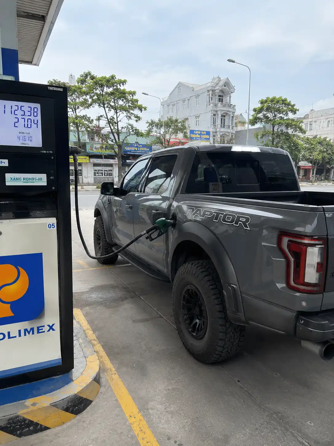 Thực tế chi phí nhiên liệu khi vận hành Ford Raptor nhập Mỹ