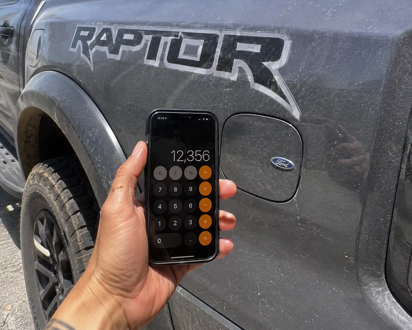 Tính toán chi phí nhiên liệu Ford Raptor thực tế trên điện thoại