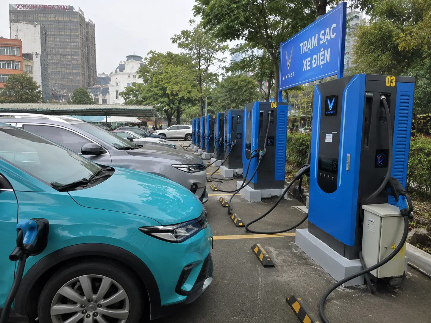 Tình trạng trạm sạc V-Green giờ cao điểm